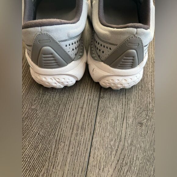 Brooks Gray Running Shoes - Picture 4 of 10